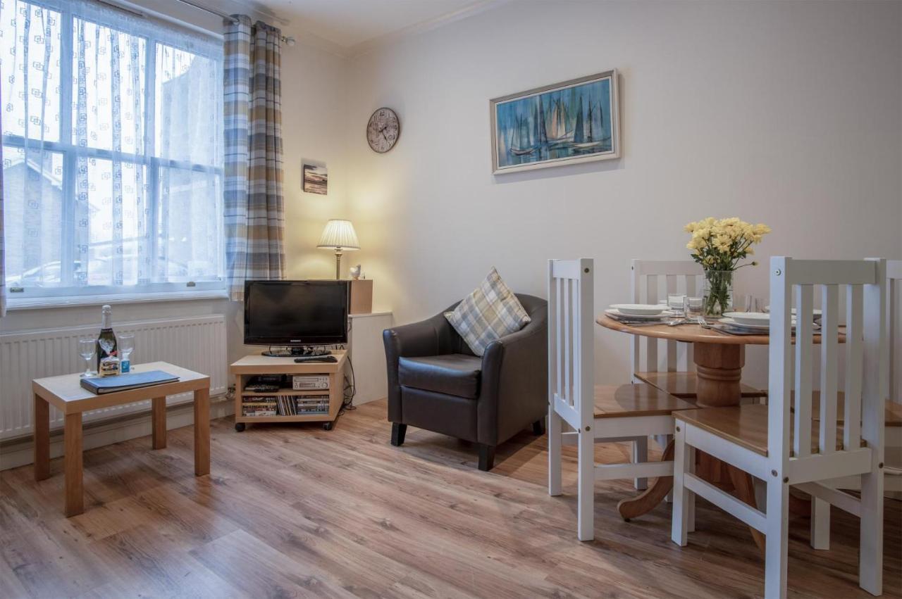 Arcadia - 1 Bedroom Apartment - Tenby Bagian luar foto