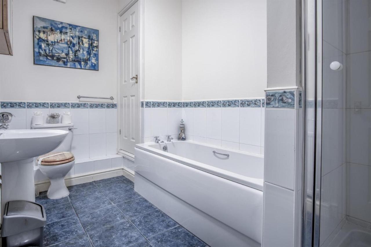 Arcadia - 1 Bedroom Apartment - Tenby Bagian luar foto