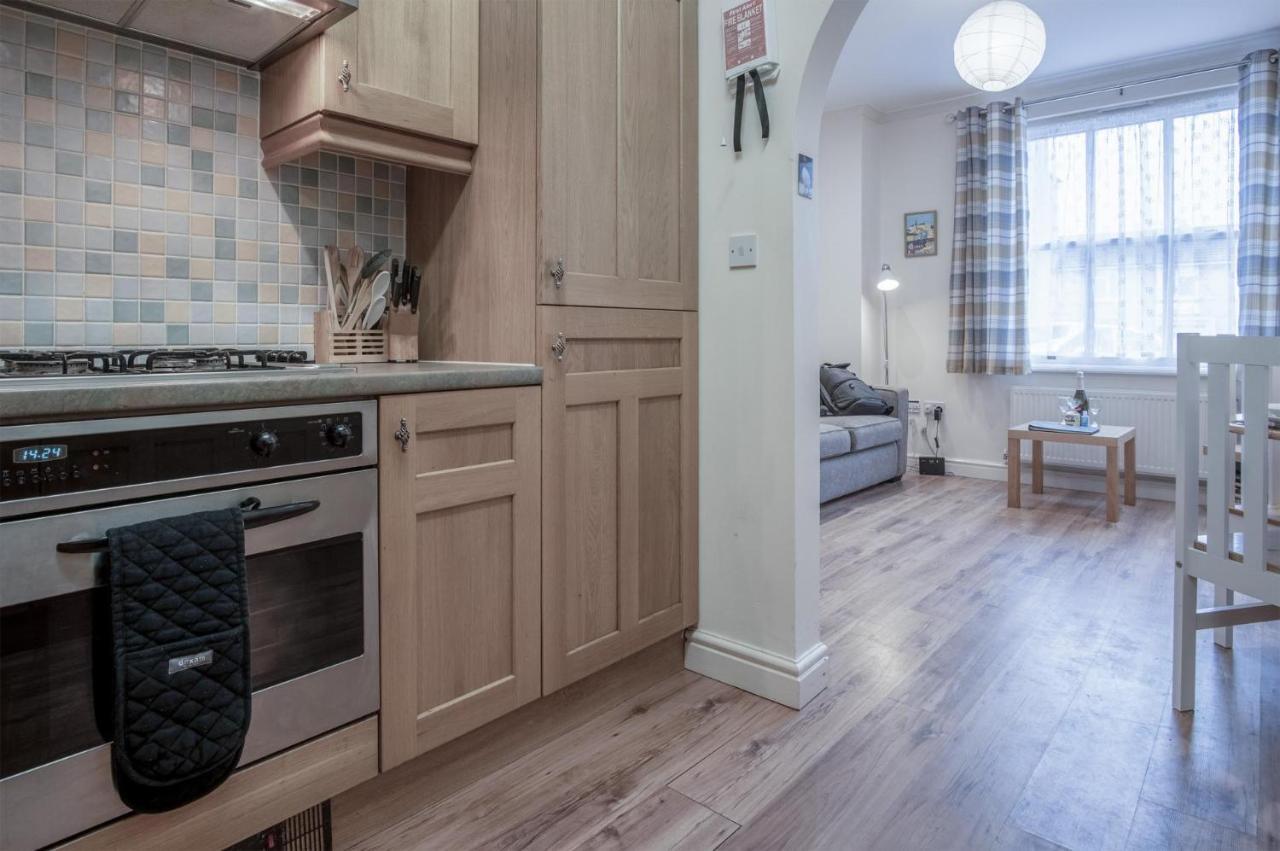 Arcadia - 1 Bedroom Apartment - Tenby Bagian luar foto