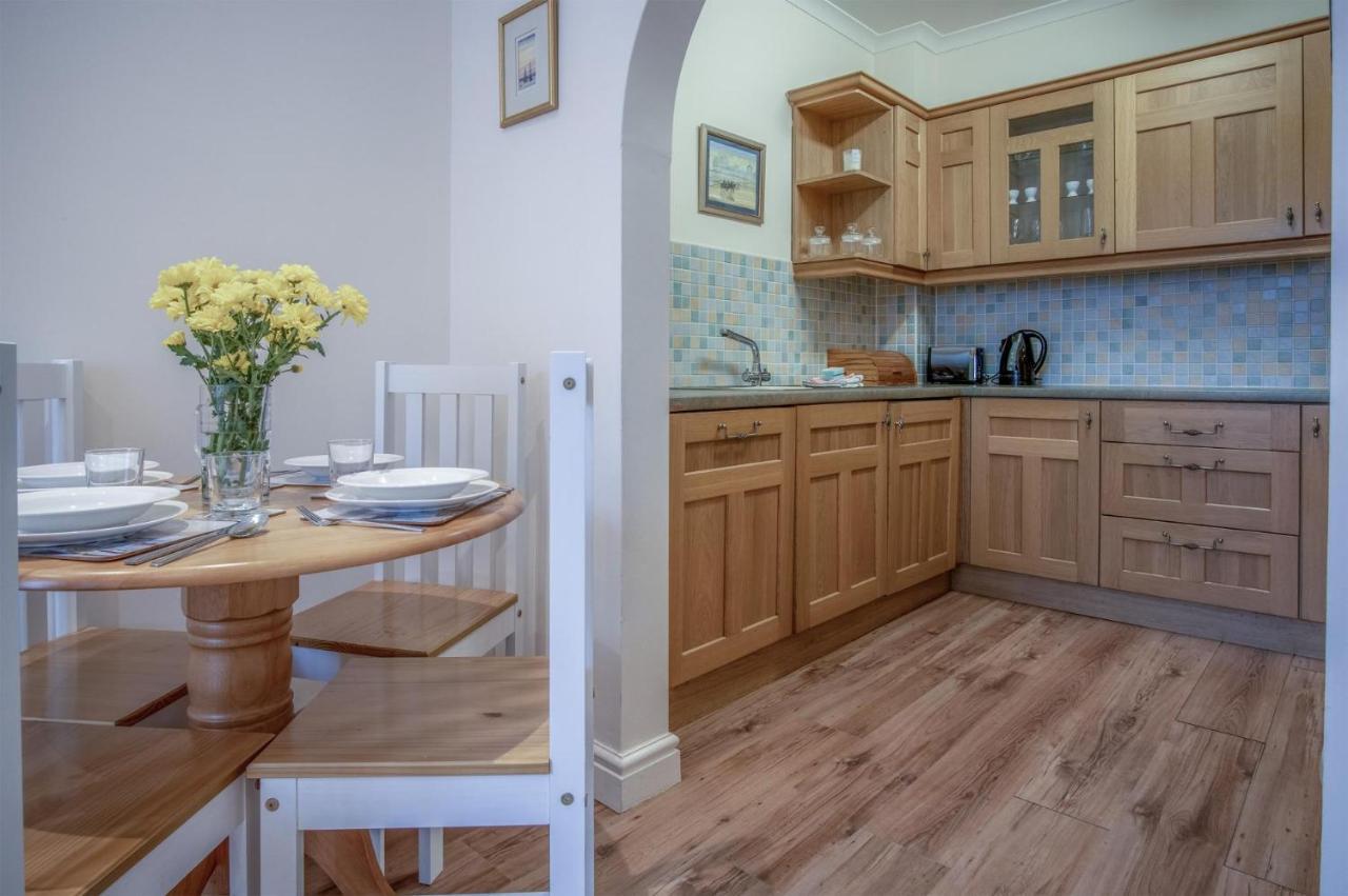 Arcadia - 1 Bedroom Apartment - Tenby Bagian luar foto